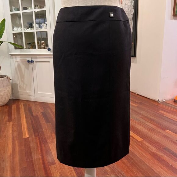 Elegant Chanel Black Skirt Size 42 - Picture 3 of 5